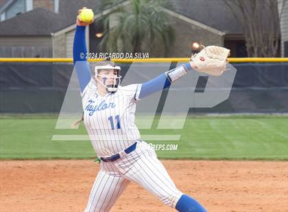 Thumbnail 3 in Katy Taylor vs Paetow photogallery.