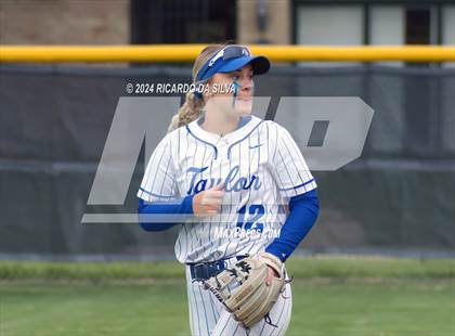 Thumbnail 2 in Katy Taylor vs Paetow photogallery.