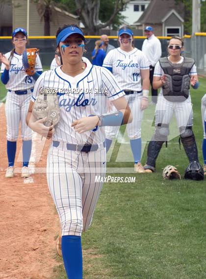 Thumbnail 2 in Katy Taylor vs Paetow photogallery.