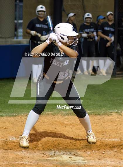 Thumbnail 1 in Katy Taylor vs Paetow photogallery.
