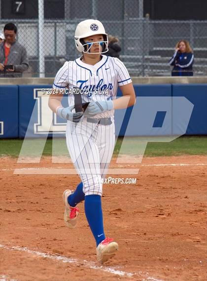 Thumbnail 2 in Katy Taylor vs Paetow photogallery.