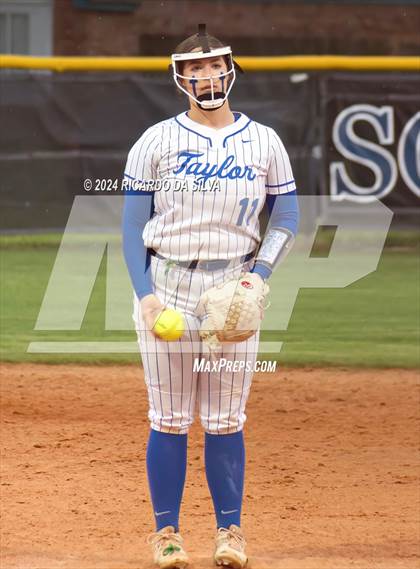 Thumbnail 3 in Katy Taylor vs Paetow photogallery.