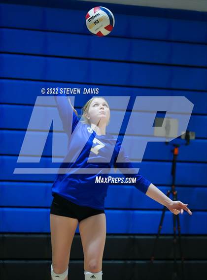 Thumbnail 1 in O'Connor vs Hamilton photogallery.