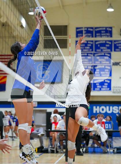 Thumbnail 2 in O'Connor vs Hamilton photogallery.