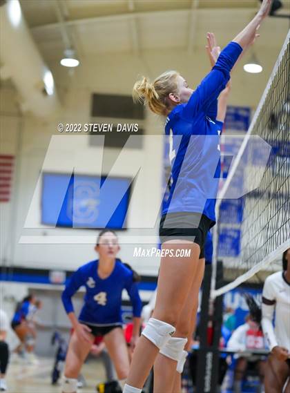 Thumbnail 2 in O'Connor vs Hamilton photogallery.