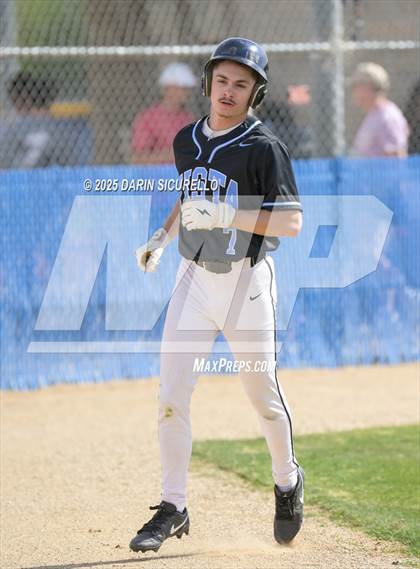 Thumbnail 2 in Vista Ridge vs. Tualatin  (Coach Bob Invitational) photogallery.