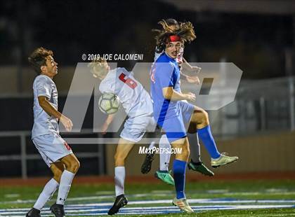 Thumbnail 3 in Lee [Robert E.] vs Westlake (UIL 6A Area Playoff) photogallery.