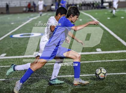 Thumbnail 2 in Lee [Robert E.] vs Westlake (UIL 6A Area Playoff) photogallery.