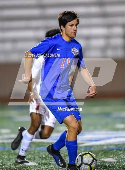 Thumbnail 3 in Lee [Robert E.] vs Westlake (UIL 6A Area Playoff) photogallery.