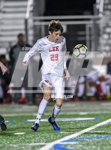 Thumbnail 3 in Lee [Robert E.] vs Westlake (UIL 6A Area Playoff) photogallery.