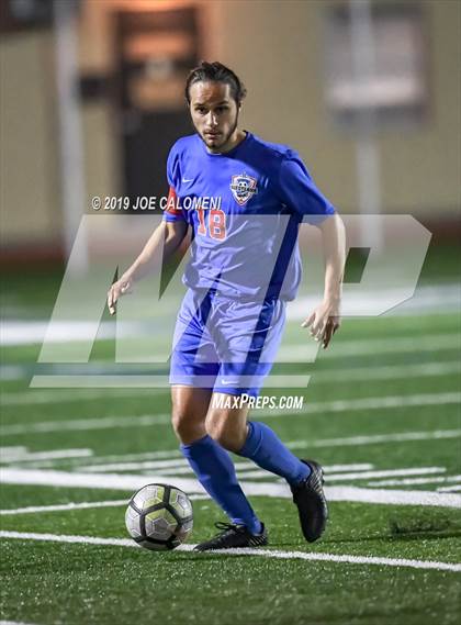 Thumbnail 3 in Lee [Robert E.] vs Westlake (UIL 6A Area Playoff) photogallery.