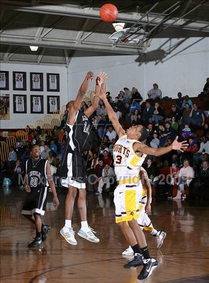 Thumbnail 1 in Mt Vernon vs. Lincoln (AA Section 1 Playoffs) photogallery.