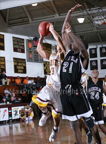 Thumbnail 1 in Mt Vernon vs. Lincoln (AA Section 1 Playoffs) photogallery.