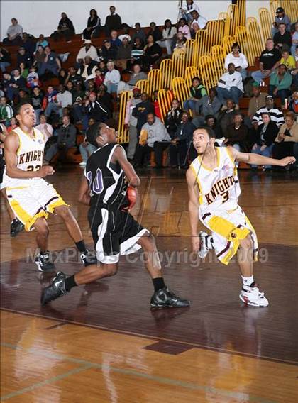 Thumbnail 3 in Mt Vernon vs. Lincoln (AA Section 1 Playoffs) photogallery.