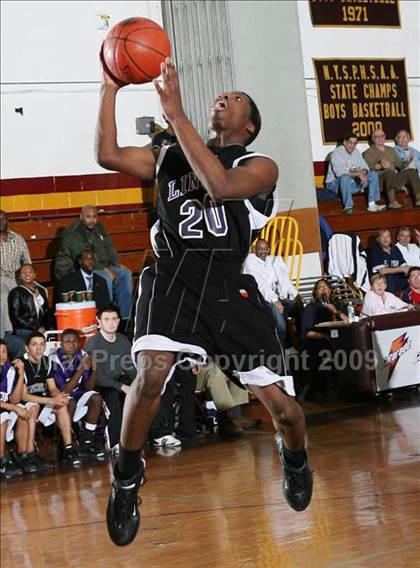 Thumbnail 3 in Mt Vernon vs. Lincoln (AA Section 1 Playoffs) photogallery.