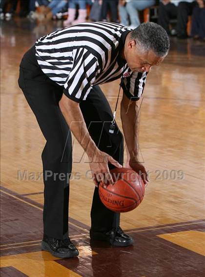 Thumbnail 3 in Mt Vernon vs. Lincoln (AA Section 1 Playoffs) photogallery.