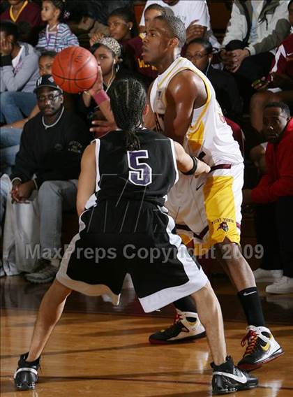 Thumbnail 3 in Mt Vernon vs. Lincoln (AA Section 1 Playoffs) photogallery.