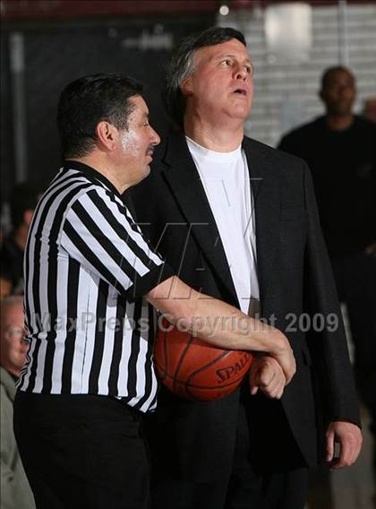 Thumbnail 1 in Mt Vernon vs. Lincoln (AA Section 1 Playoffs) photogallery.