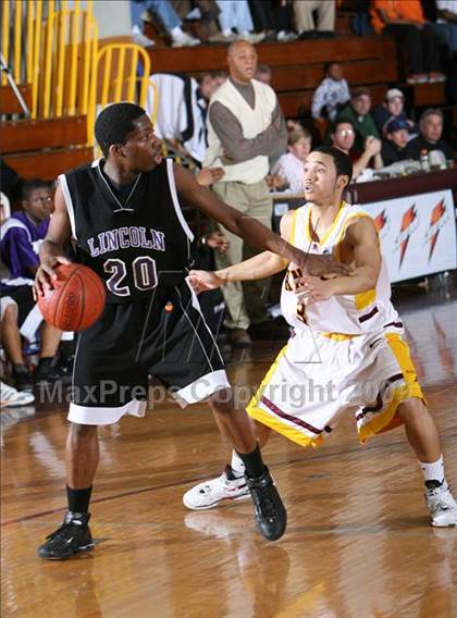 Thumbnail 2 in Mt Vernon vs. Lincoln (AA Section 1 Playoffs) photogallery.
