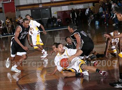 Thumbnail 3 in Mt Vernon vs. Lincoln (AA Section 1 Playoffs) photogallery.