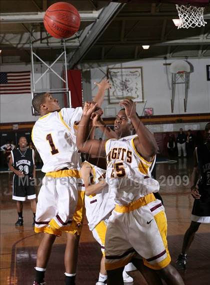 Thumbnail 2 in Mt Vernon vs. Lincoln (AA Section 1 Playoffs) photogallery.