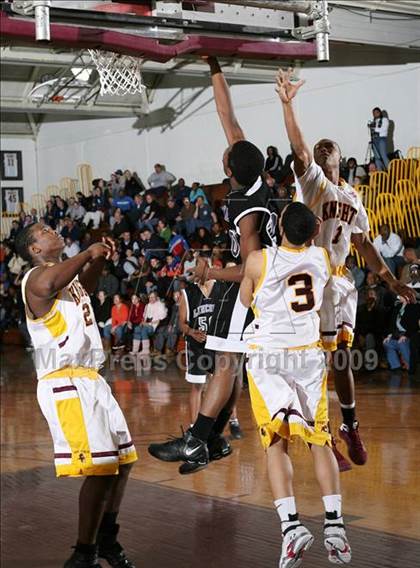 Thumbnail 2 in Mt Vernon vs. Lincoln (AA Section 1 Playoffs) photogallery.