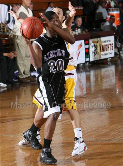 Thumbnail 3 in Mt Vernon vs. Lincoln (AA Section 1 Playoffs) photogallery.