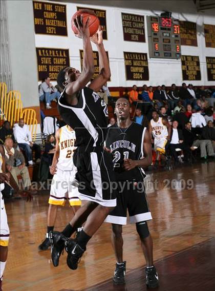 Thumbnail 3 in Mt Vernon vs. Lincoln (AA Section 1 Playoffs) photogallery.