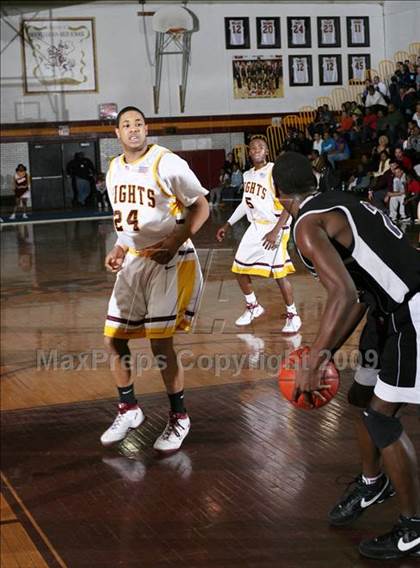 Thumbnail 2 in Mt Vernon vs. Lincoln (AA Section 1 Playoffs) photogallery.