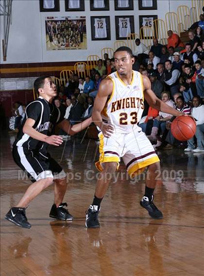 Thumbnail 2 in Mt Vernon vs. Lincoln (AA Section 1 Playoffs) photogallery.