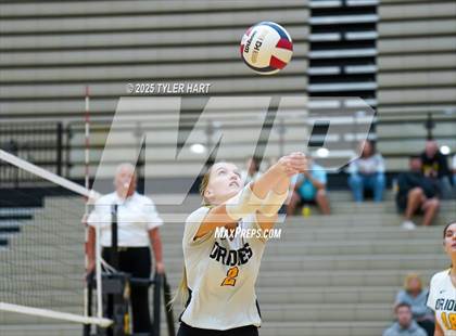 Thumbnail 2 in Floyd Central @ Avon photogallery.