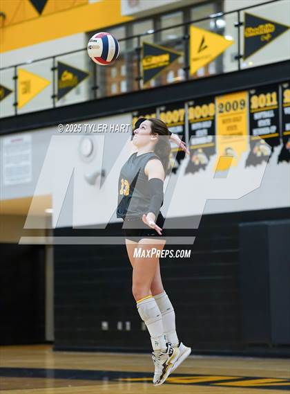 Thumbnail 1 in Floyd Central @ Avon photogallery.