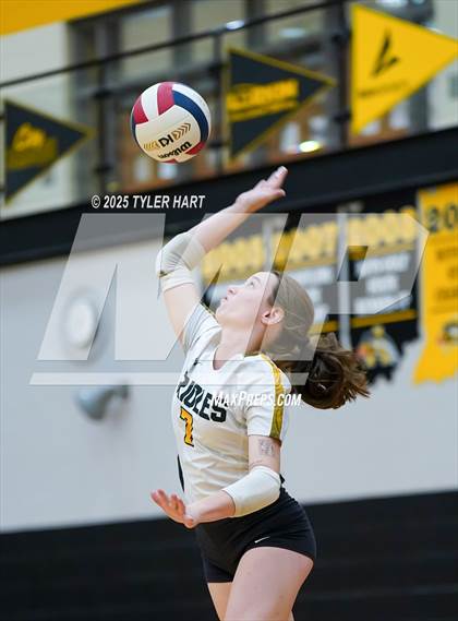 Thumbnail 2 in Floyd Central @ Avon photogallery.