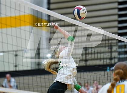 Thumbnail 2 in Floyd Central @ Avon photogallery.
