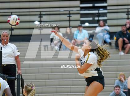 Thumbnail 1 in Floyd Central @ Avon photogallery.