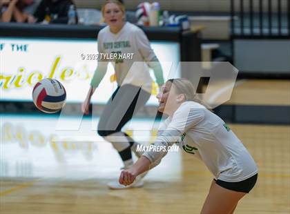 Thumbnail 3 in Floyd Central @ Avon photogallery.