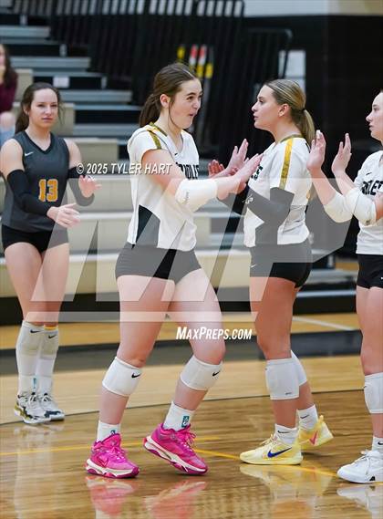 Thumbnail 2 in Floyd Central @ Avon photogallery.