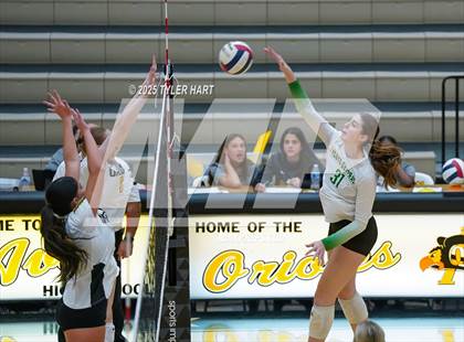 Thumbnail 3 in Floyd Central @ Avon photogallery.