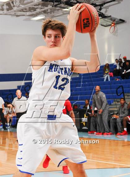 Thumbnail 1 in Crosby vs. Katy Taylor (McDonald's Texas Invitational) photogallery.