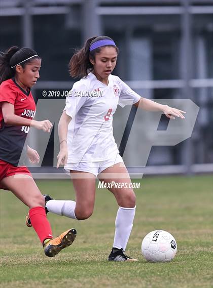 Thumbnail 2 in Lee [Robert E.] vs Judson (NEISD Soccer Showcase) photogallery.