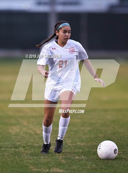 Thumbnail 3 in Lee [Robert E.] vs Judson (NEISD Soccer Showcase) photogallery.