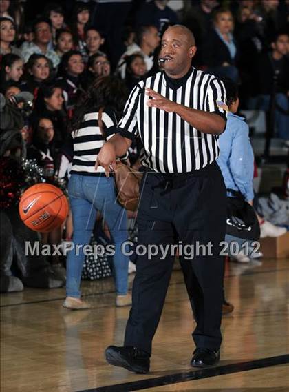 Thumbnail 1 in El Camino Real vs. Garfield (CIF LACS D2 Final) photogallery.