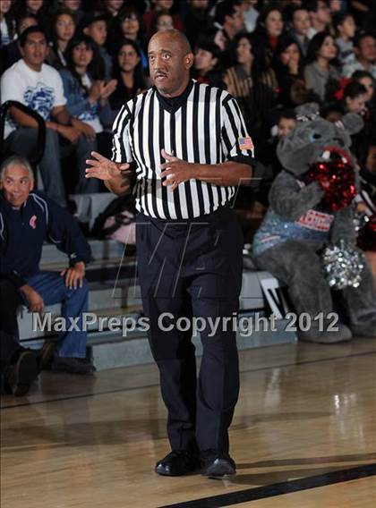 Thumbnail 3 in El Camino Real vs. Garfield (CIF LACS D2 Final) photogallery.