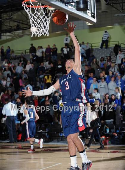 Thumbnail 3 in El Camino Real vs. Garfield (CIF LACS D2 Final) photogallery.