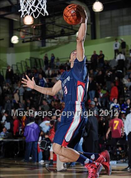 Thumbnail 1 in El Camino Real vs. Garfield (CIF LACS D2 Final) photogallery.