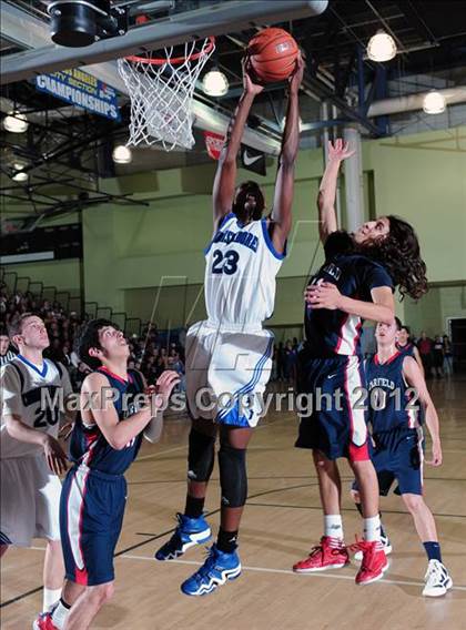 Thumbnail 3 in El Camino Real vs. Garfield (CIF LACS D2 Final) photogallery.