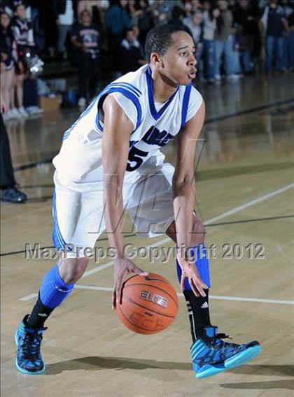 Thumbnail 1 in El Camino Real vs. Garfield (CIF LACS D2 Final) photogallery.
