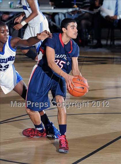 Thumbnail 3 in El Camino Real vs. Garfield (CIF LACS D2 Final) photogallery.
