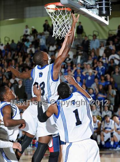 Thumbnail 1 in El Camino Real vs. Garfield (CIF LACS D2 Final) photogallery.