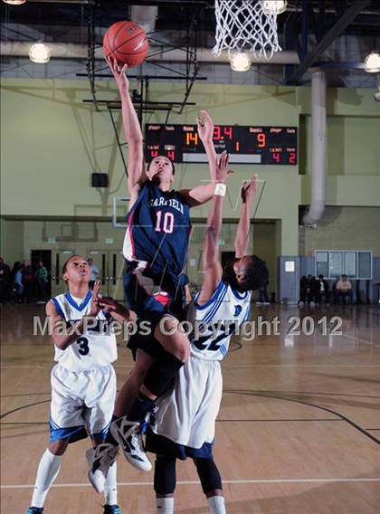 Thumbnail 3 in El Camino Real vs. Garfield (CIF LACS D2 Final) photogallery.